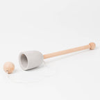 Becher und Ball - Kinderspielzeug: Gelb