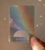 Holografischer Aufkleber „Stay Golden“ mit Sonne und Tarot-Affirmation